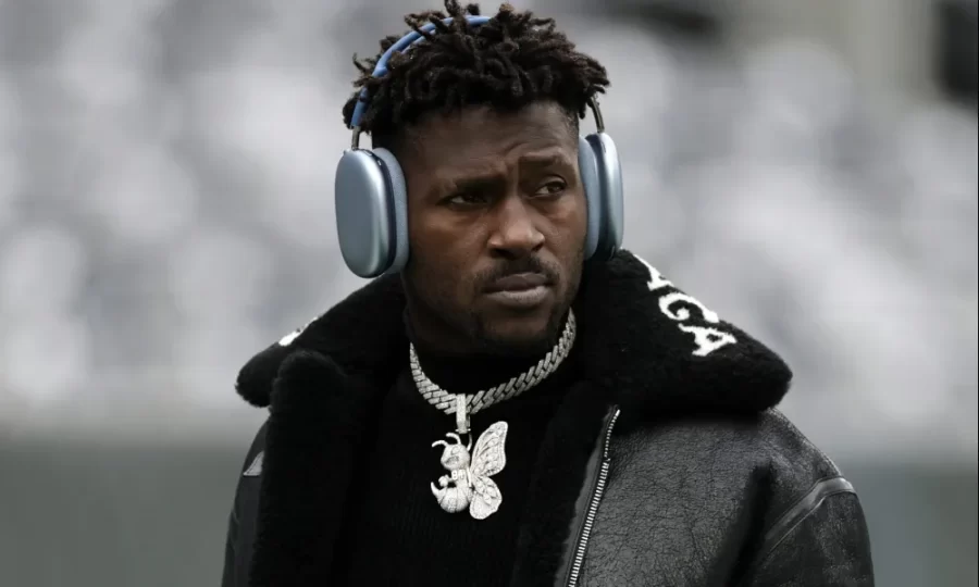 Whats wrong with Antonio Brown? How does CTE affect football players?