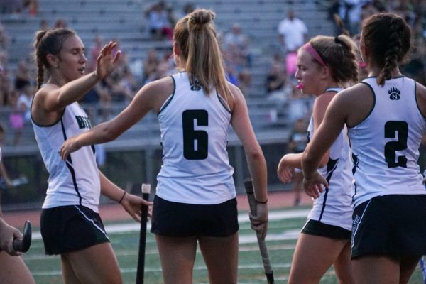 Liza Fogelson #6 celebrating with her teammates